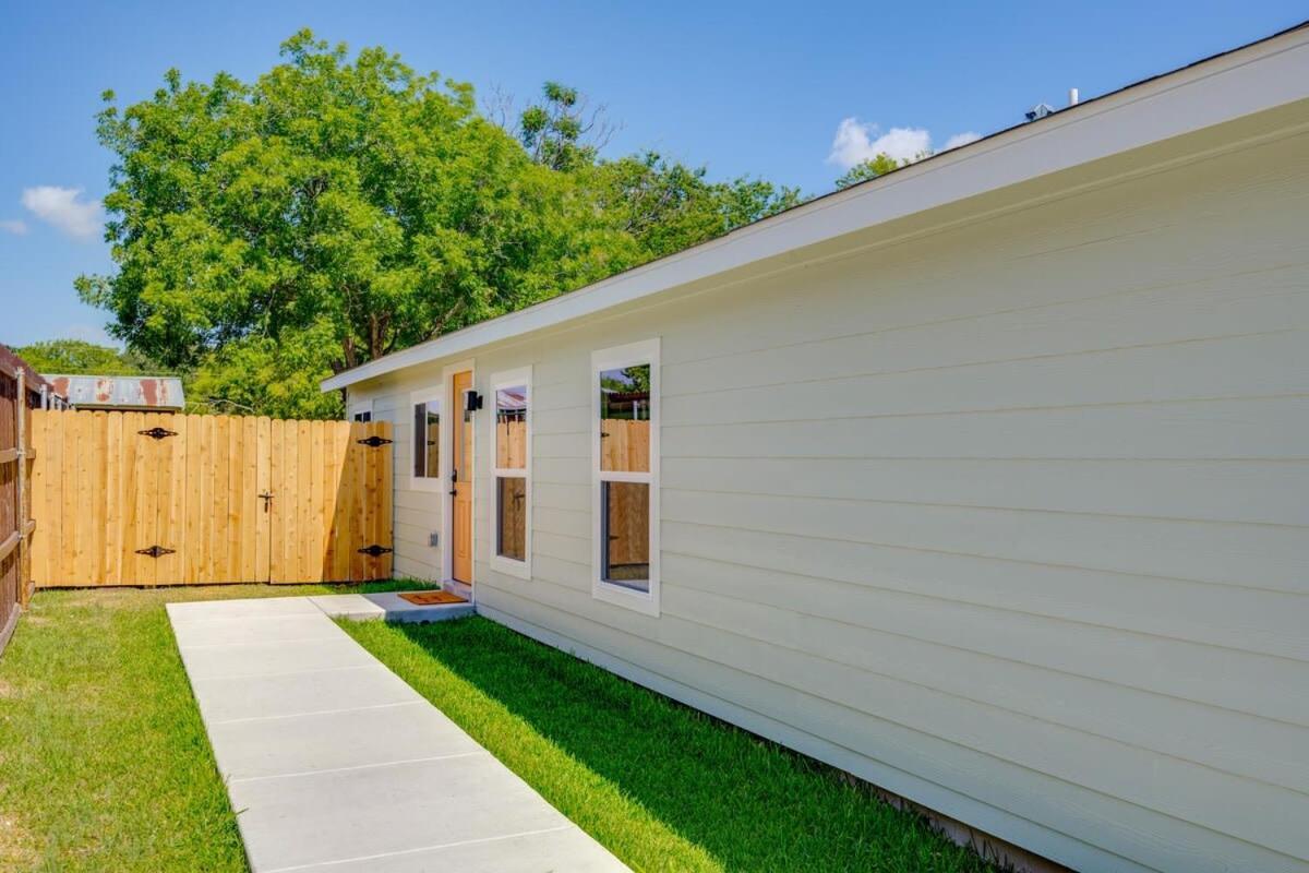 2 Kings Hot Tub Modern Cottage Hill Country Blanco Exterior foto
