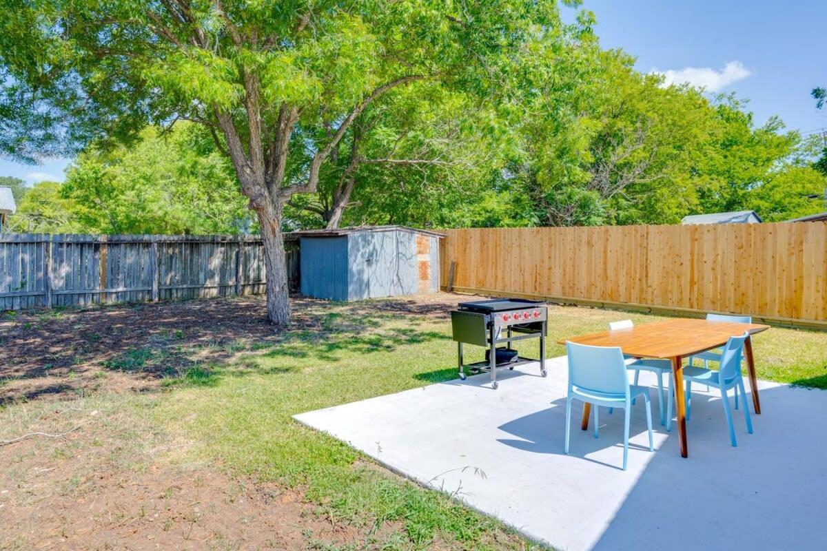2 Kings Hot Tub Modern Cottage Hill Country Blanco Exterior foto