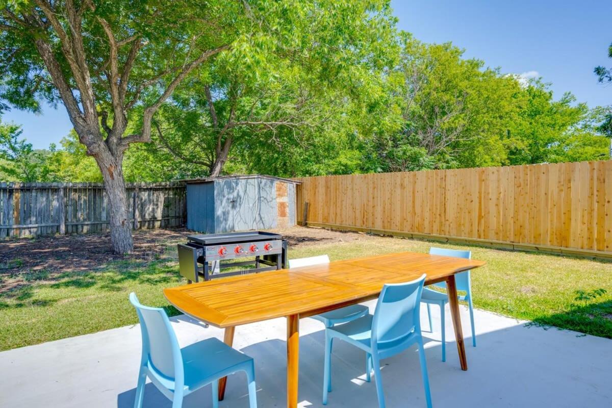 2 Kings Hot Tub Modern Cottage Hill Country Blanco Exterior foto